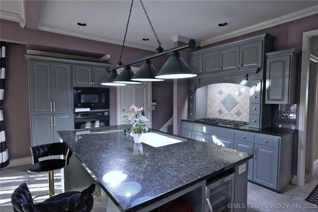 9327 S Jamestown Avenue, Tulsa, OK 74037