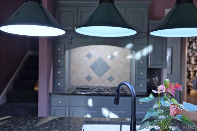 9327 S Jamestown Avenue, Tulsa, OK 74037