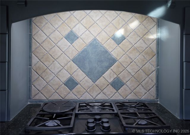 9327 S Jamestown Avenue, Tulsa, OK 74037