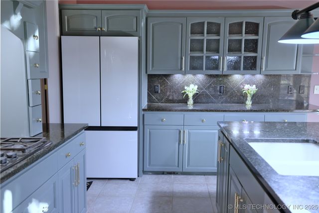 9327 S Jamestown Avenue, Tulsa, OK 74037