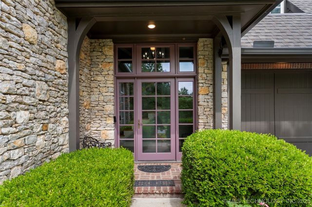 9327 S Jamestown Avenue, Tulsa, OK 74037