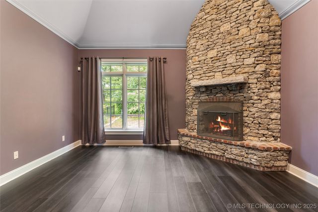 9327 S Jamestown Avenue, Tulsa, OK 74037