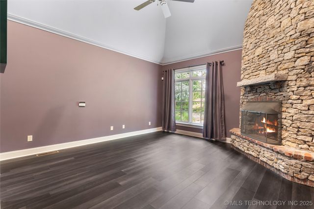 9327 S Jamestown Avenue, Tulsa, OK 74037