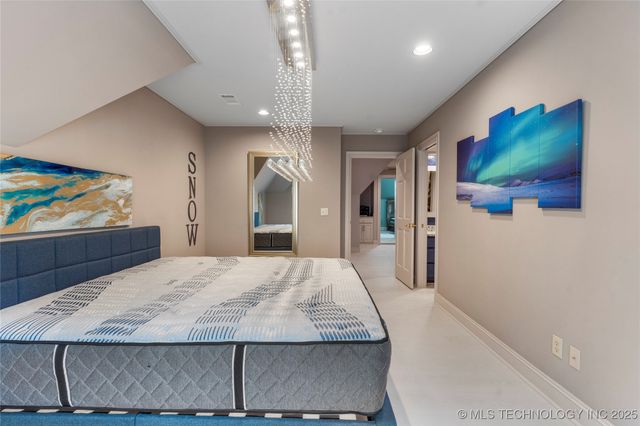 9327 S Jamestown Avenue, Tulsa, OK 74037