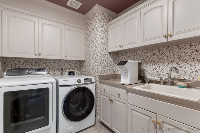 9327 S Jamestown Avenue, Tulsa, OK 74037