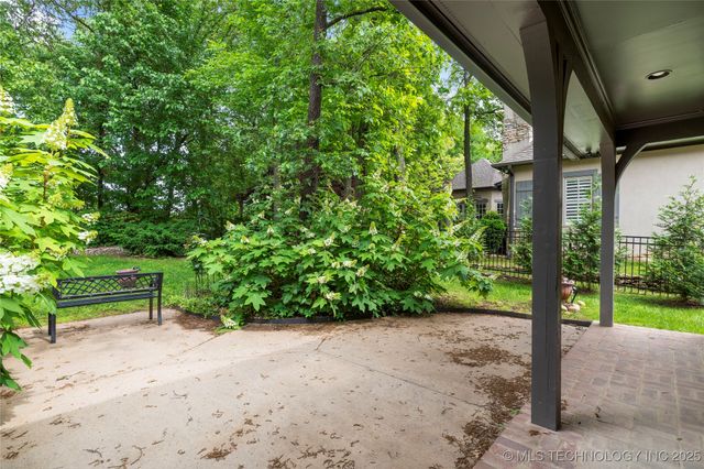 9327 S Jamestown Avenue, Tulsa, OK 74037