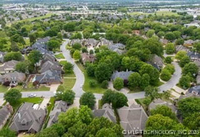 9327 S Jamestown Avenue, Tulsa, OK 74037