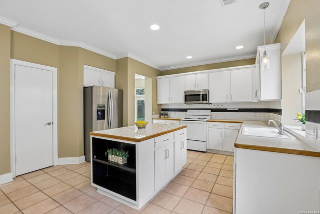 8494 Ulysses, Universal City, TX 78148