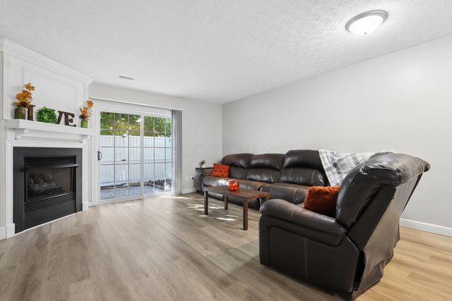 6768 Axtel Drive, 15B, Canal Winchester, OH 43110