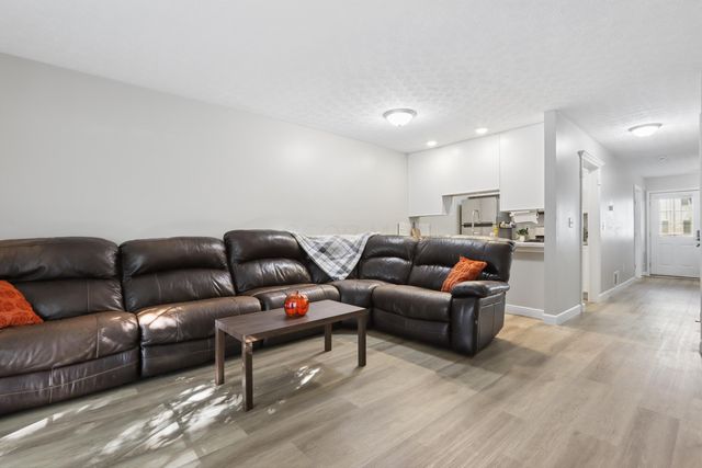 6768 Axtel Drive, 15B, Canal Winchester, OH 43110