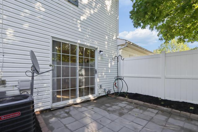 6768 Axtel Drive, 15B, Canal Winchester, OH 43110