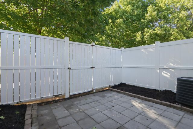 6768 Axtel Drive, 15B, Canal Winchester, OH 43110