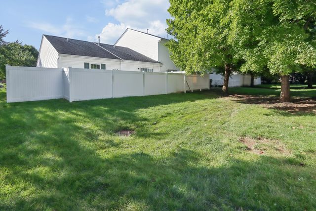 6768 Axtel Drive, 15B, Canal Winchester, OH 43110