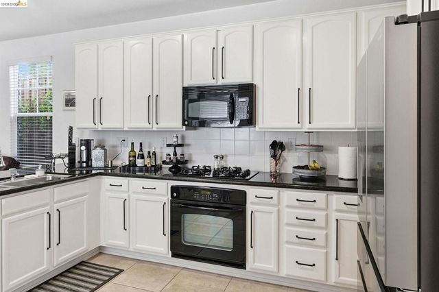 8861 Acorn Way, Gilroy, CA 95020