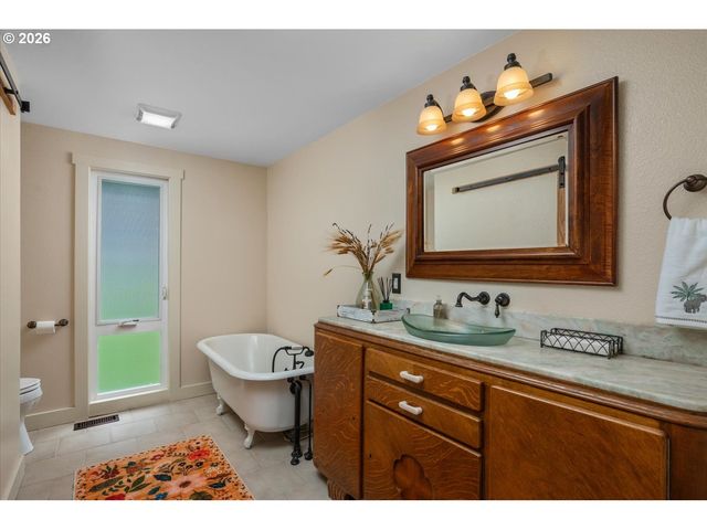 1450 KILLARNEY Dr, West Linn, OR 97068