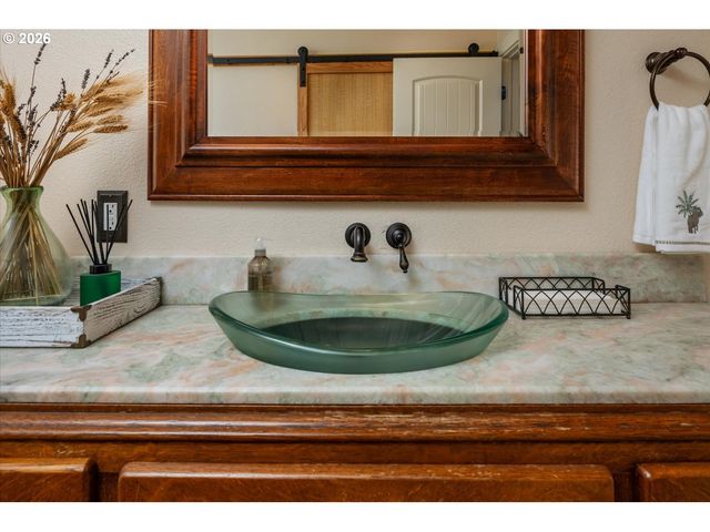 1450 KILLARNEY Dr, West Linn, OR 97068