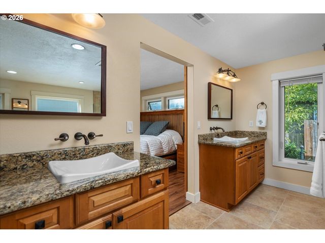 1450 KILLARNEY Dr, West Linn, OR 97068