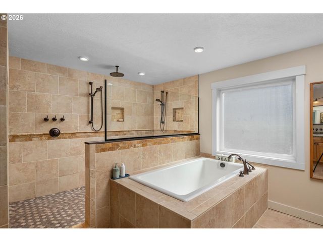 1450 KILLARNEY Dr, West Linn, OR 97068