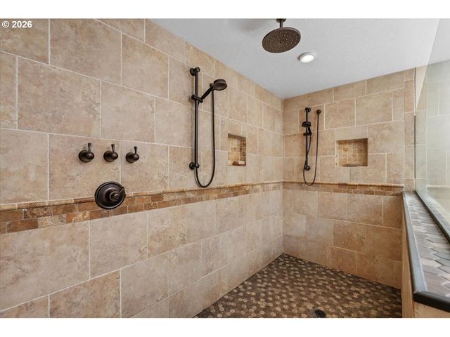 1450 KILLARNEY Dr, West Linn, OR 97068