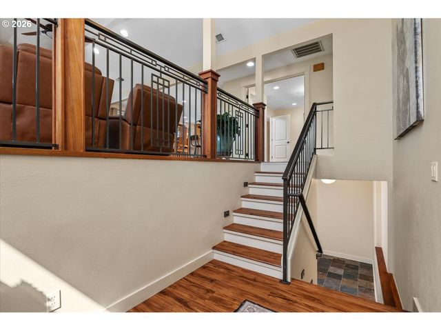 1450 KILLARNEY Dr, West Linn, OR 97068