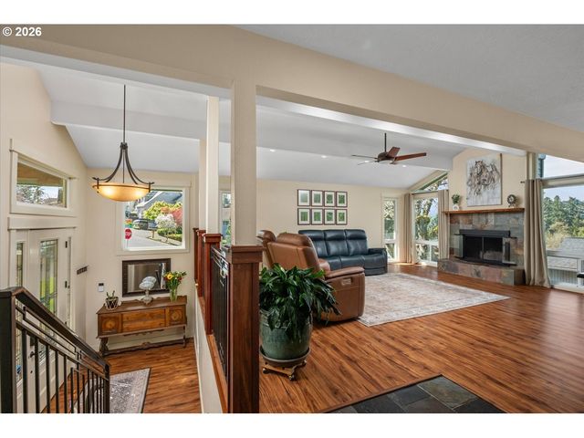 1450 KILLARNEY Dr, West Linn, OR 97068