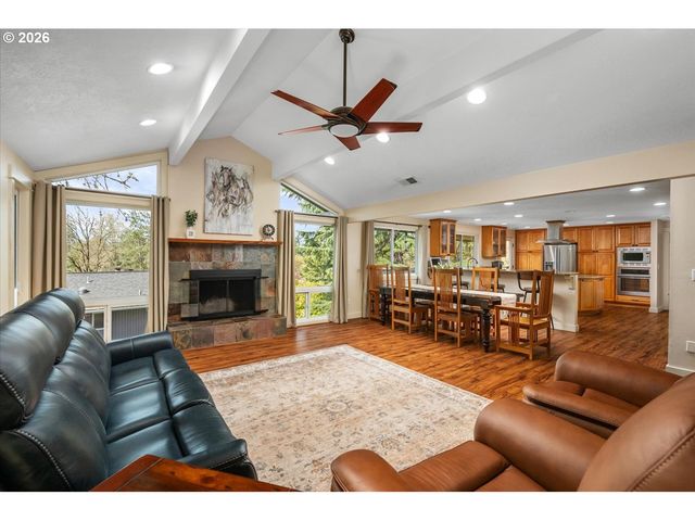 1450 KILLARNEY Dr, West Linn, OR 97068