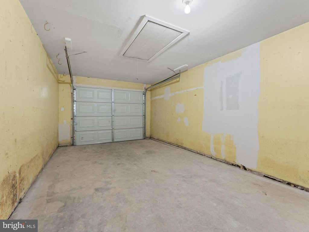 242 S POPLAR ST, Gibbstown, NJ 08027