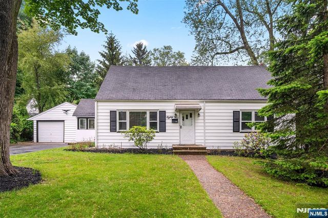 85 Serpentine Road, Demarest, NJ 07627