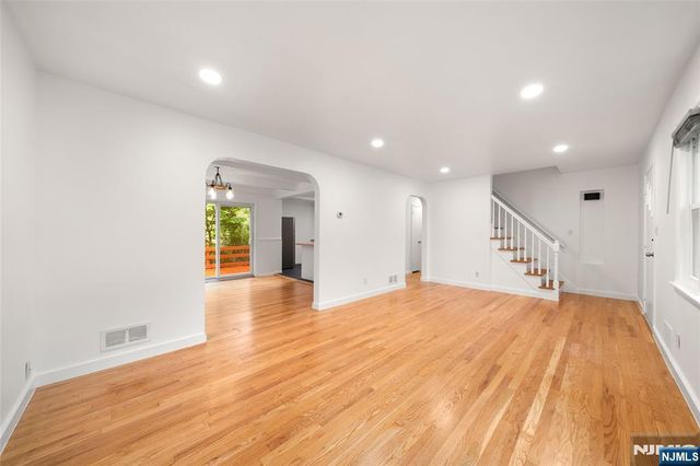 85 Serpentine Road, Demarest, NJ 07627