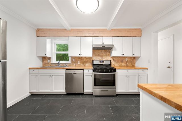 85 Serpentine Road, Demarest, NJ 07627