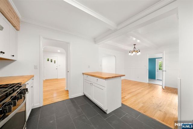85 Serpentine Road, Demarest, NJ 07627