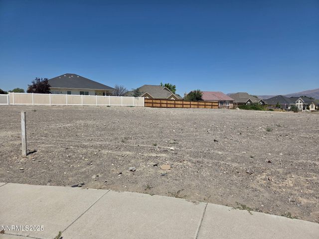 1905 Seven Iron Court, Fernley, NV 89408