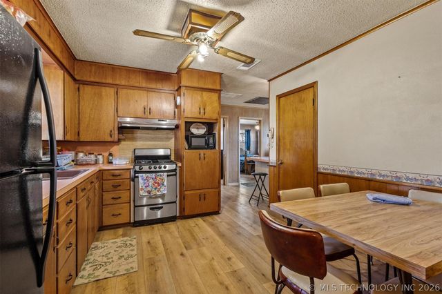 1296 Church Road, Silo, OK 74701