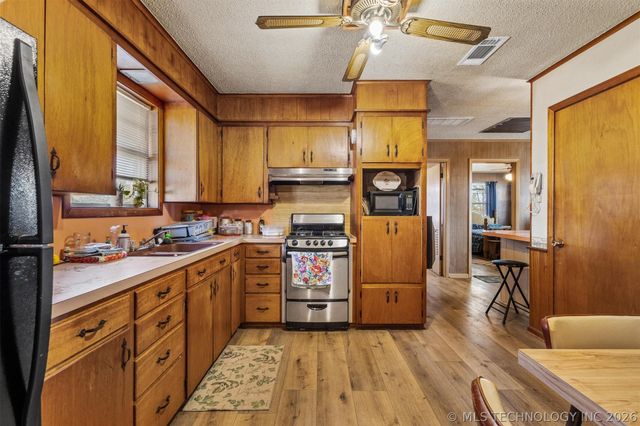 1296 Church Road, Silo, OK 74701