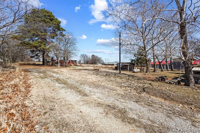 1296 Church Road, Silo, OK 74701