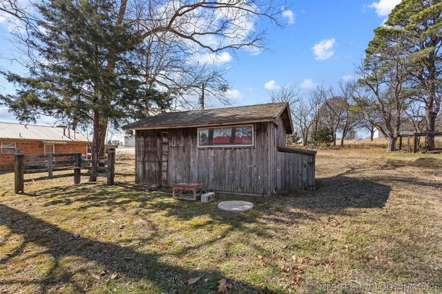 1296 Church Road, Silo, OK 74701