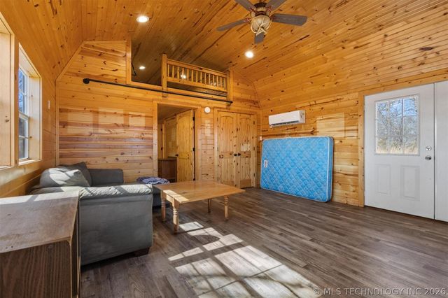 1296 Church Road, Silo, OK 74701