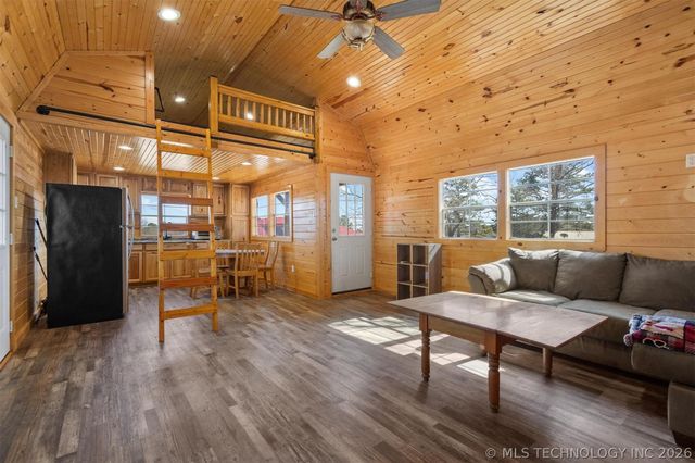 1296 Church Road, Silo, OK 74701