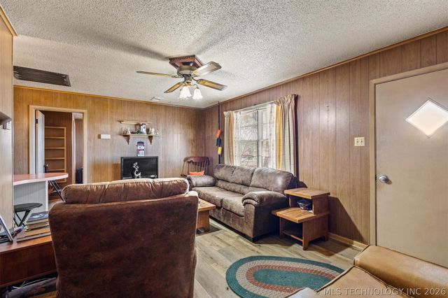 1296 Church Road, Silo, OK 74701