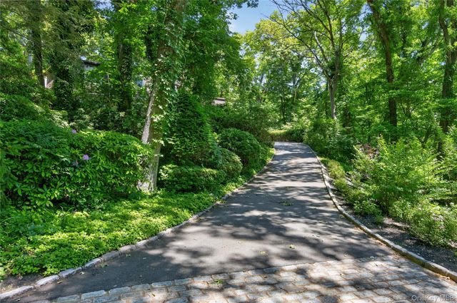 44 Koenig Drive, Oyster Bay Cove, NY 11771