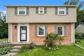 2611 Colrain Drive, Waterford Twp, MI 48328