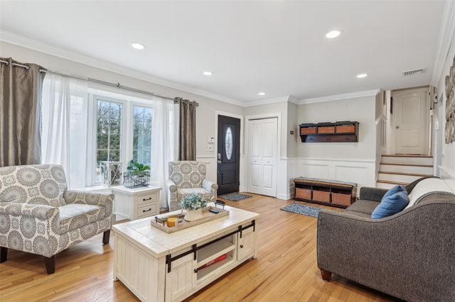 8 Birchwood Terrace, Nanuet, NY 10954