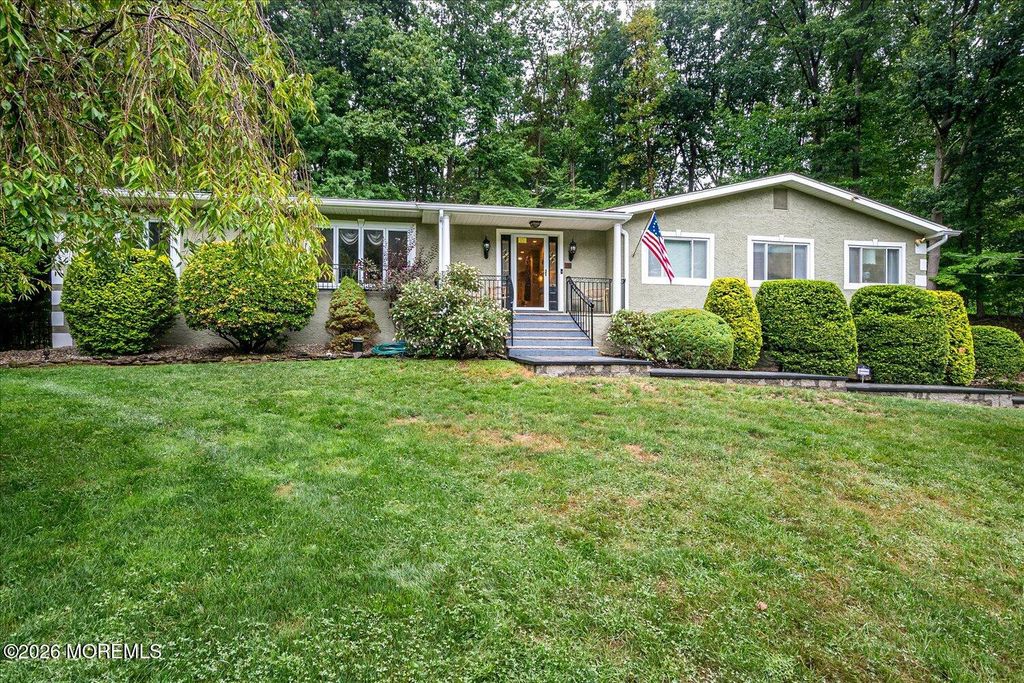 11 Mount Drive, Holmdel, NJ 07733