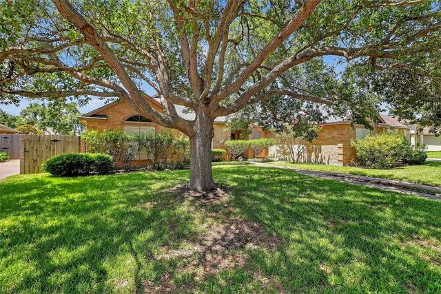 6153 Lemans Dr, Corpus Christi, TX 78414