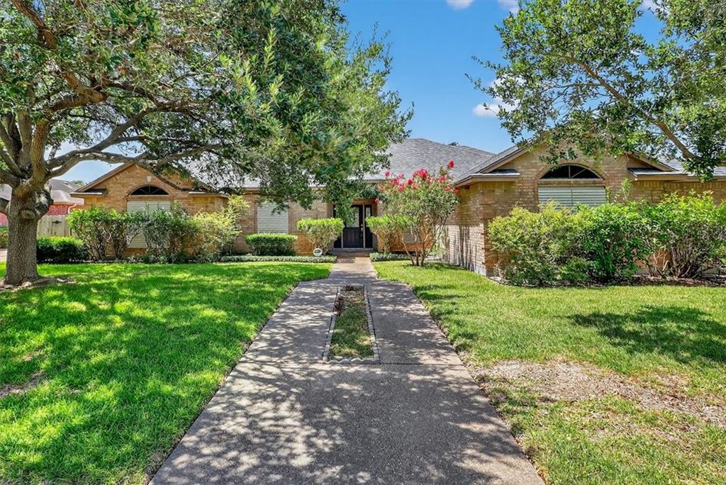 6153 Lemans Dr, Corpus Christi, TX 78414