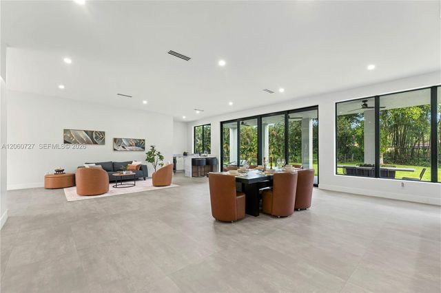 360 Holly Ln, Plantation, FL 33317