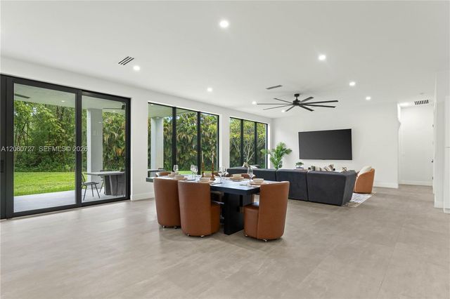 360 Holly Ln, Plantation, FL 33317