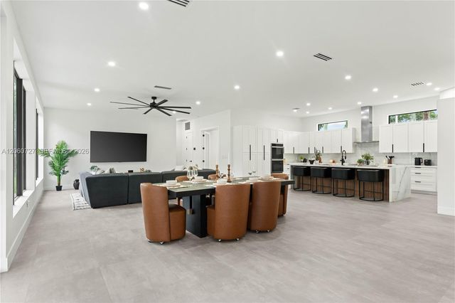 360 Holly Ln, Plantation, FL 33317