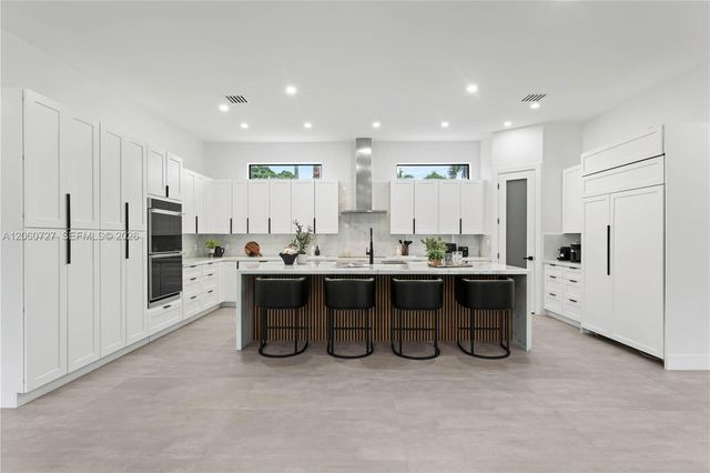 360 Holly Ln, Plantation, FL 33317