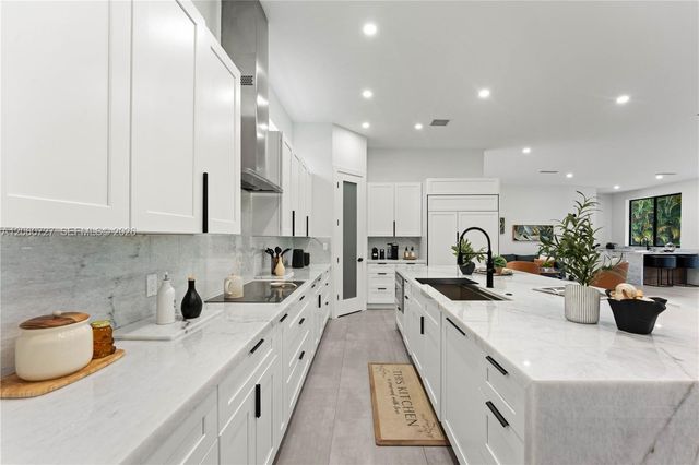 360 Holly Ln, Plantation, FL 33317